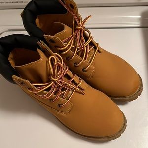 Unisex boots